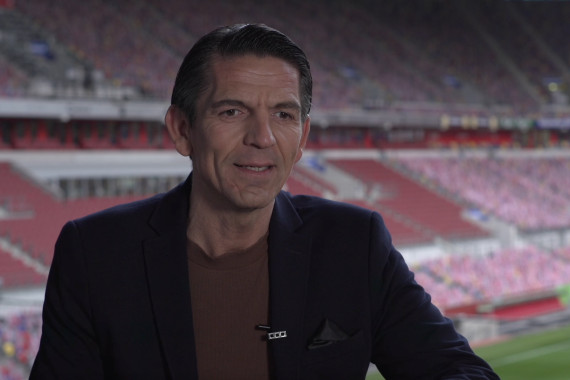 Im Interview spricht Preisträger Deniz Aytekin u.a. über seine Auszeichnung, die Leistung der deutschen Elite-Schiedsrichter sowie die Förderung des Schiedsrichter-Nachwuchses.