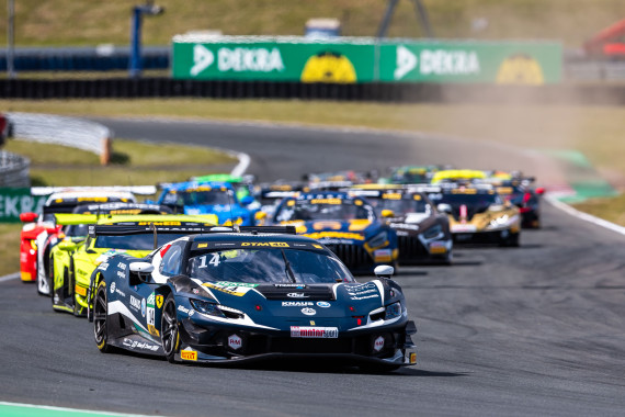 Die DTM-Stars rund um Jack Aitken erwartet in Oschersleben knapp acht Stunden Fahrzeit