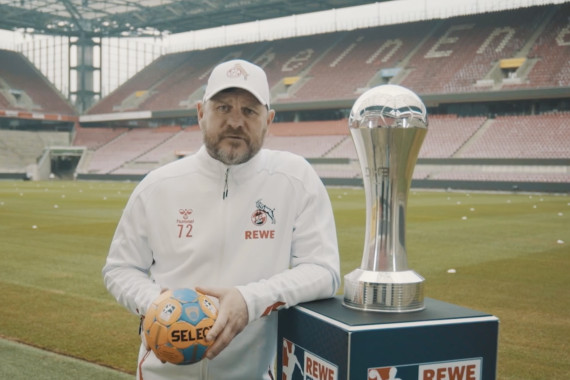Bevor in der LANXESS arena der DHB-Pokal durch das Siegerteam in die Höhe gerissen wird, gehört die wertvolle Trophäe Kölnerinnen und Kölnern, die sich mit großem Elan und viel Herz ins Zeug gelegt haben, um auf ganz persönliche Weise den Handball-Pokal in ihrer Stadt willkommen zu heißen.