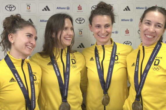 Im Interview sprechen Leonie Ebert, Aliya Dhuique-Hein, Leandra Behr und Anne Sauer u.a. über ihren Bronze-Erfolg im Florett-Fechten im Teamwettbewerb und mit welchen Erwartungen sie zur Weltmeisterschaft nach Mailand fahren.