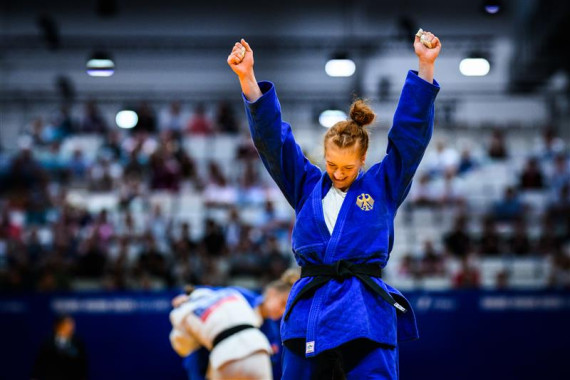 Samira Bock (IU Internationale HS) gewinnt im Judo in der Klasse bis 70 kg die Silbermedaille