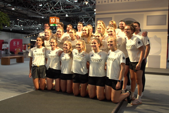 Schnittbilder zur Einkleidung der Deutschen Hockeynationalmannschaft der Damen vor Olympia 2024.