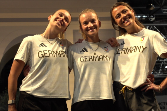 Vorschaubild Einkleidung