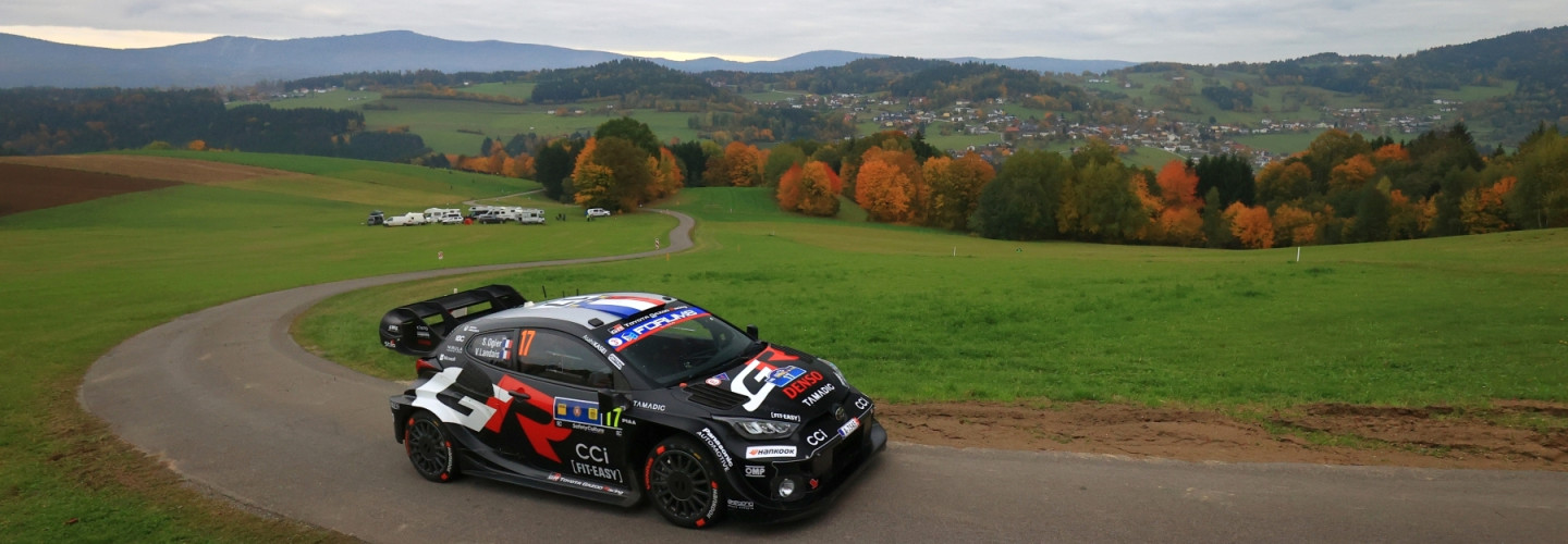 Sébastien Ogier (Toyota GR Yaris Rally1) bleibt auch nach der Freitagsetappe der Central European Rally in Führung