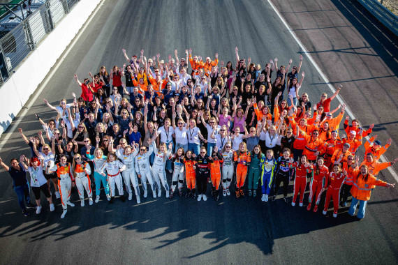 In Zandvoort trafen sich die Frauen auf der Start-Ziellinie zu einem besonderen Fototermin