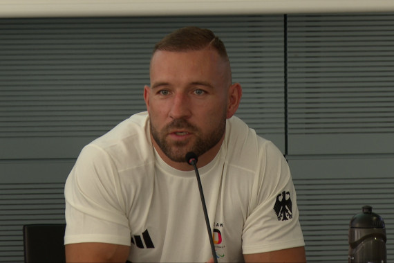 In der Pressekonferenz spricht Para-Radsportler Robert Förstemann über die Paralympischen Spiele 2024 in Paris.