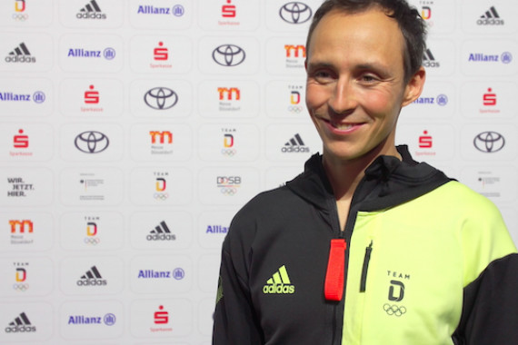 93 Tage vor der Eröffnungsfeier in Peking haben DOSB und DBS ihre Outfits für die Olympischen und Paralympischen Spiele in China vorgestellt. Im Interview spricht Kombinierer Eric Frenzel u.a. über seine Ziele und die Bekleidung des Team Deutschland.