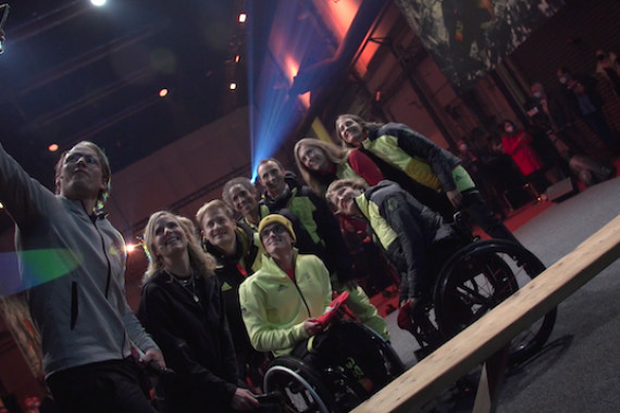 93 Tage vor der Eröffnungsfeier in Peking haben DOSB und DBS ihre Outfits für die Olympischen und Paralympischen Spiele in China vorgestellt. Schnittbilder von der Veranstaltung in Düsseldorf.