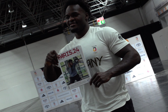 Schnittbilder zur Einkleidung von Team Deutschland unter anderem mit Jessica von Bredow-Werndl, Franziska Brauße und Nelvie Tiafack.