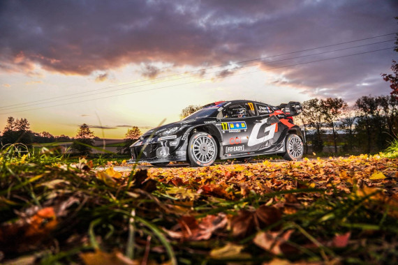 WM-Spitzenreiter Sébastien Ogier (Toyota GR Yaris Rally1) führt nach der ersten Etappe der Central European Rally das Klassement an