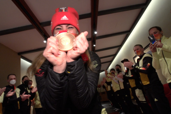 Bilder von den Kombinierern Eric Frenzel, Vinzenz Geiger, Julian Schmid und Manuel Faißt sowie von Skicrosserin Daniela Maier beim Empfang im Hotel.