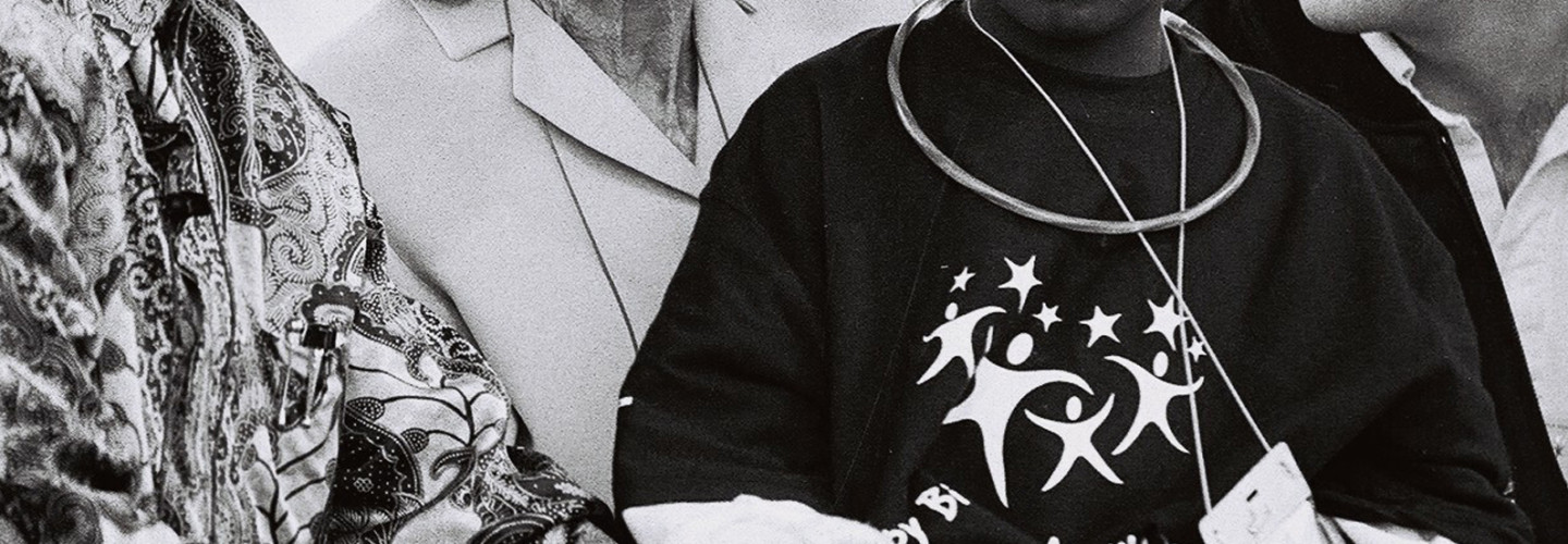 Sport has the power to change the world Special Olympics nutzt die Kraft des Sports, um die Welt inklusiver zu machen – Eunice Kennedy Shriver (M.) mit Special Olympics Athleten, ihrem Sohn Timothy (l.) und Nelson Mandela (r.)