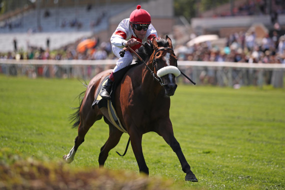 India bei ihrem Vorjahressieg im Fürstenberg-Rennen