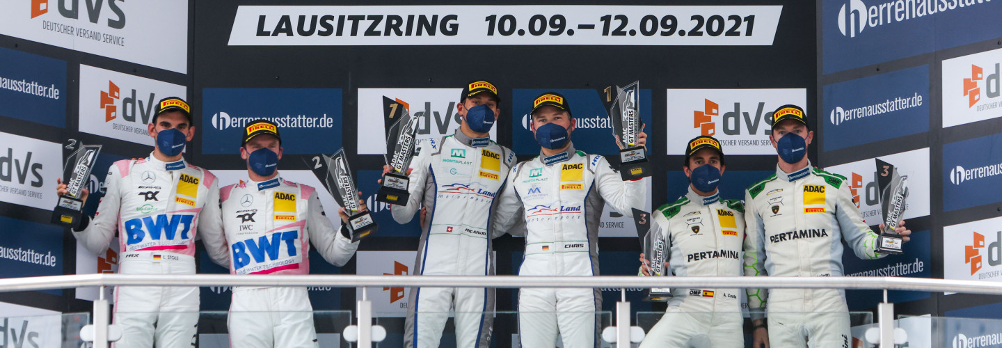 Die Top Drei mit ihren Pokalen