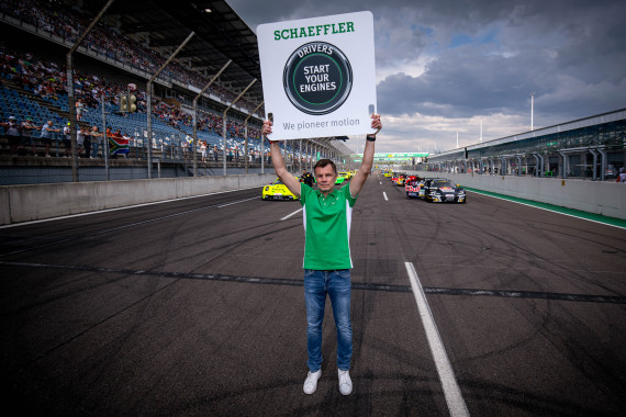 Fußball-Europameister Thomas Helmer schickte die DTM ins Samstagsrennen