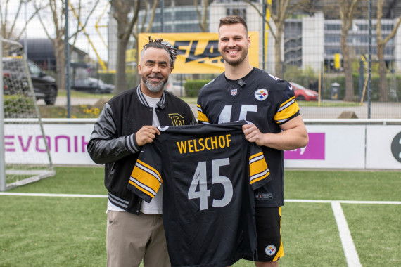 BVB-Legende Patrick Owomoyela und Julius Welschof, Spieler der Pittsburgh Steelers