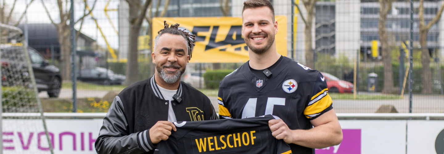 BVB-Legende Patrick Owomoyela und Julius Welschof, Spieler der Pittsburgh Steelers