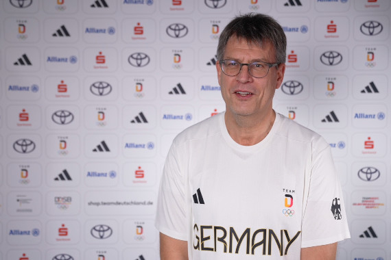 Im Interview spricht Thomas Weikert, Präsident des Deutschen Olympischen Sportbundes, über die Besonderheiten der neuen Kollektion und über seine Vorfreude auf die anstehenden Wettkämpfe.