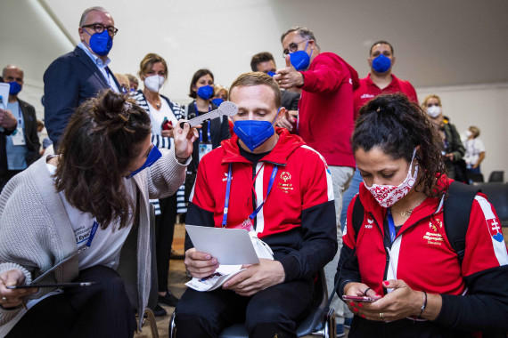 Healthy Athletes - Untersuchungen beim Rundgang mit Jürgen Dusel, Beauftragter der Bundesregierung für die Belange von Menschen mit Behinderung
