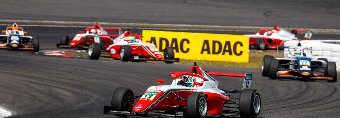 Ein bekanntes Bild: Andrea Kimi Antonelli (16/ITA/Prema Racing) führt das Rennen an