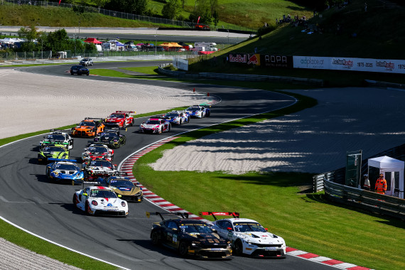 Die beiden Ford Mustang GT3 des Haupt Racing starteten aus der ersten Reihe