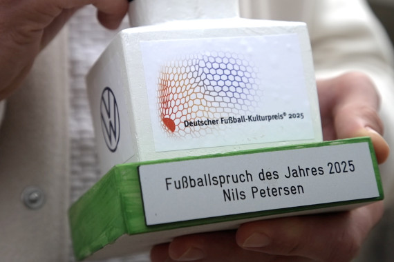 Newsbeitrag: Nils Petersen für den Fußballspruch des Jahres 2025 geehrt