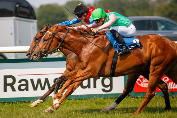 Bukhara gewinnt nach Zielfoto gegen Aemilianus