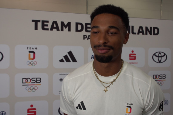 Im Interview spricht Zehnkampf-Star Leo Neugebauer u.a. über die Einkleidung und seine Ziele vor den Olympischen Spielen in Paris.