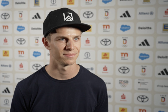 Im Interview spricht Doppel-Olympiasieger Andreas Wellinger u.a. über die Faszination Team D und warum er sich Olympische und Paralympische Spiele in Deutschland wünscht.