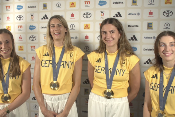 Im Interview sprechen die Olympiasiegerinnen im 3x3-Basketball Svenja Brunckhorst, Sonja Greinacher, Marie Reichert und Elisa Mevius u.a. über ihre Gefühlslage rund um den Wettkampf sowie die Besonderheit der gewonnenen Goldmedaille.