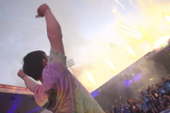 Footage aus dem Innenraum der Eröffnungsfeier der Special Olympics Nationalen Spiele Berlin 2022.