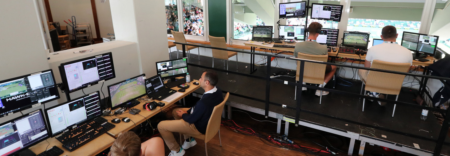 Blick in die Technik-Zentrale: Die Mitarbeiter von Hawkeye Live überwachen seit 2021 alle Courts