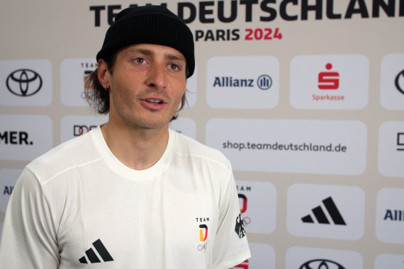 Noah Hegge, deutscher Slalom-Kanufahrer, spricht im Interview über die Einkleidung und die bevorstehenden Olympischen Spiele 2024 in Paris.