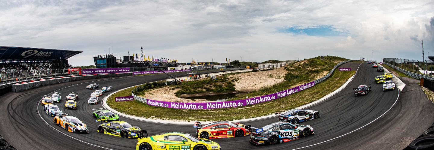 Die Hugenholtzbocht ist eine der spektakulären Steilkurven auf dem Circuit Zandvoort