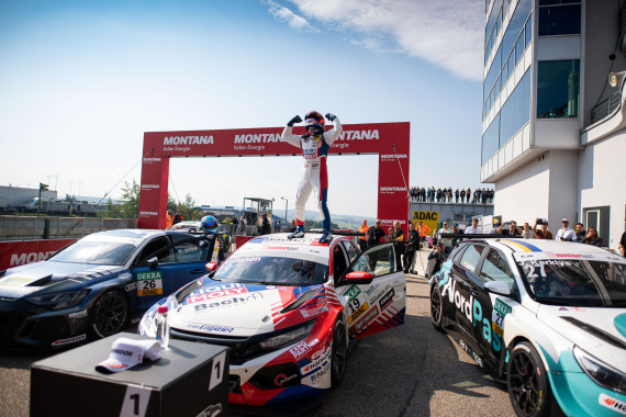 Martin Andersen schreit seine Freude über den Titelgewinn heraus