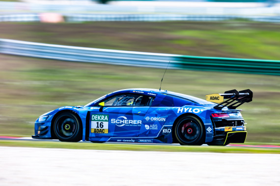 Die Saison des ADAC GT Masters startet auf dem Dekra Lausitzring