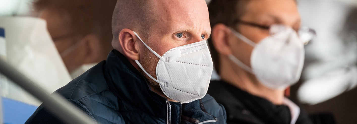 Bundestrainer Toni Söderholm beim Spiel München gegen Schwenningen am 16. März 2021