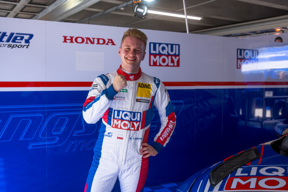 Junior-Pilot Ladniak startet von der Pole ins erste Rennen