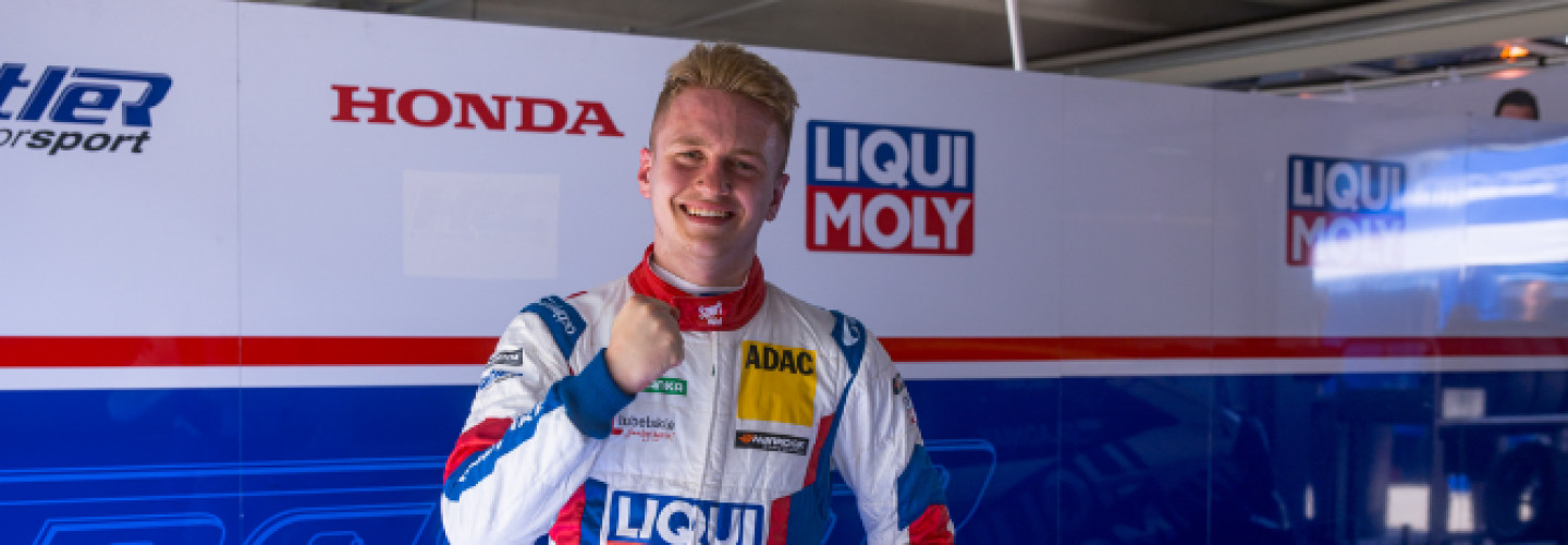 Junior-Pilot Ladniak startet von der Pole ins erste Rennen