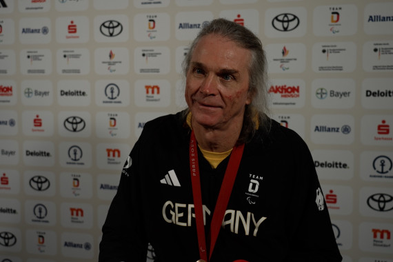 Im Interview spricht Bronzemedaillengewinner Thomas Wandschneider über seinen Erfolg im Badminton.