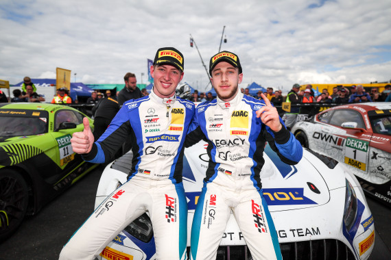 David Schumacher und Salman Owega freuten sich über ihren ersten Saisonsieg