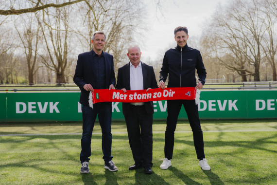 DEVK-Vorstandsvorsitzender Gottfried Rüßmann mit Geschäftsführer Sport Christian Keller (r.) und Geschäftsführer Philipp Türoff (l.)