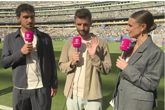 Mats Hummels, Thomas Müller und Laura Wontorra in der  Analyse eines Spiel des Topfavoriten Frankreich, bei dem der FCB-Spieler  Michael Olise bester Mann auf dem Platz war.
