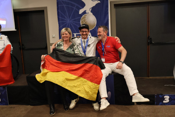 Niko Johann freut sich über den EM-Titel