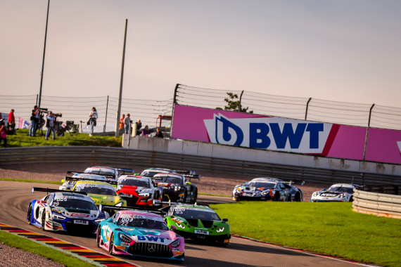 Erstmals kommt der neue innovative Kraftstoff „Shell Blue Gasoline 98 GT Masters“ zum Einsatz