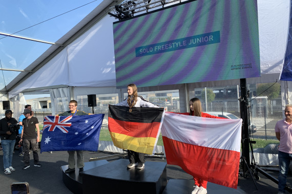 3 Siegerehrung Indoor Solo Freestyle Junior Julia Schweizer 2 credits Ralph Schusser.JPG