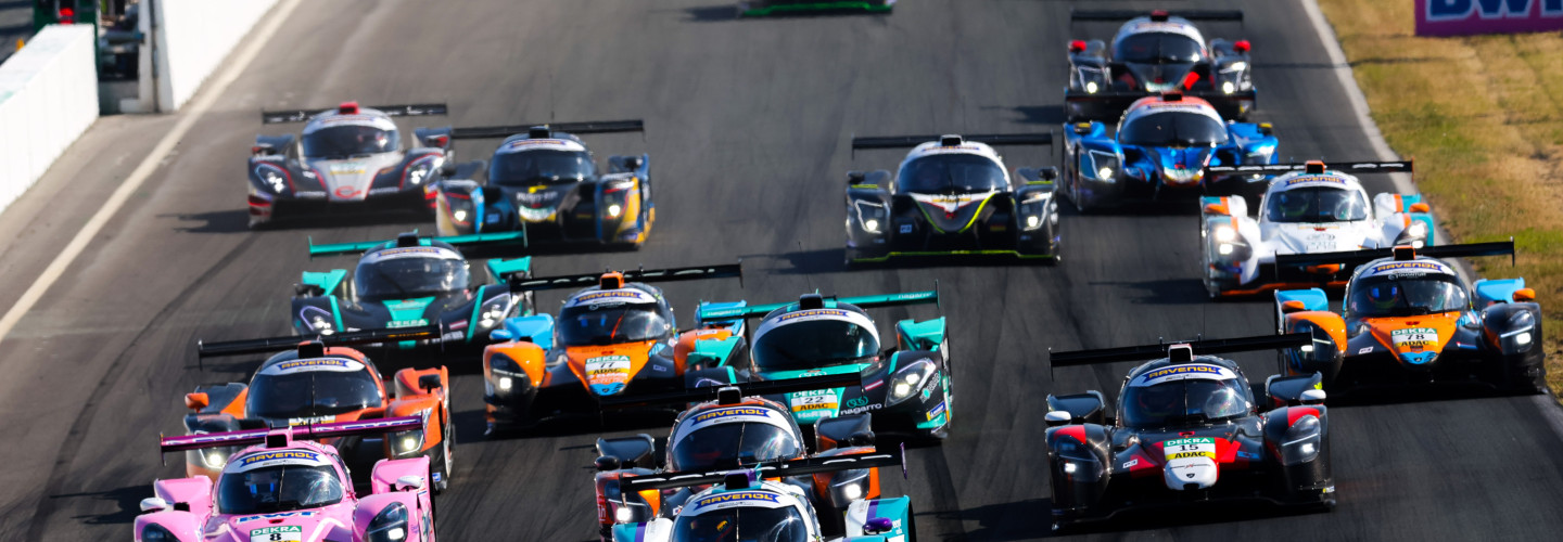 Start zum ersten Lauf von Zandvoort; Oscar Tunjo führt das Feld in die erste Kurve