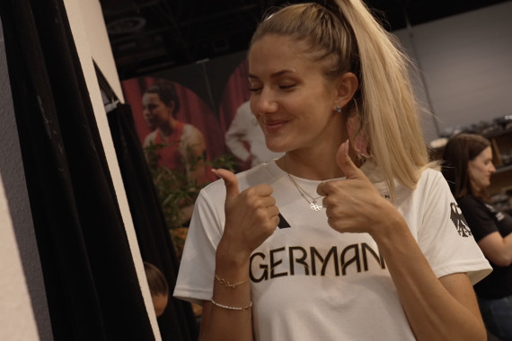 Im zweiten Footagepaket vom elften Einkleidungstag sind Ringer, die DHB-Frauen und die DLV-Athleten Owen Ansah und Alica Schmidt zu sehen.