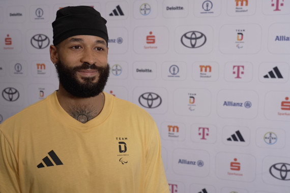 Im Interview spricht der Para-Leichtathlet Léon Schäfer u.a. über die Einkleidung für die Spiele in Paris und seine Ziele.