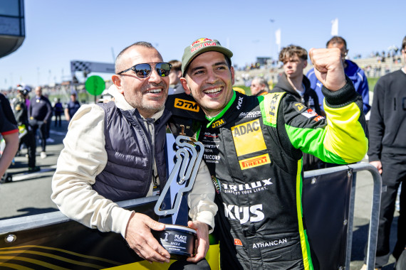 Ayhancan Güven feierte zusammen mit seinem Vater den Sieg